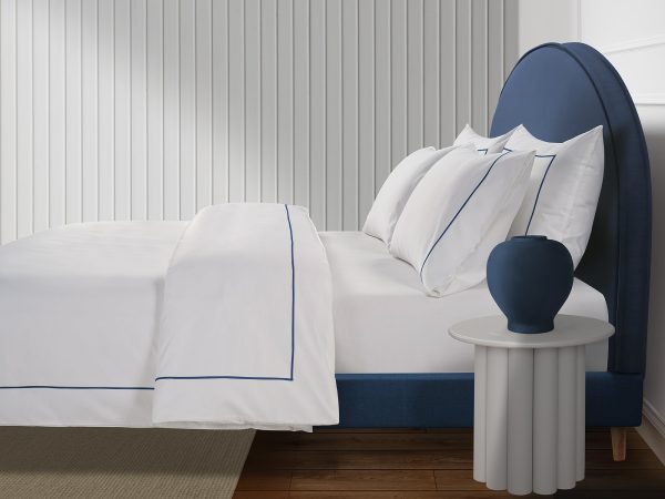 800 Thread Count Egyptian Cotton Cedarhurst Lux Buttery Smooth Duvet Cover Navy King Brilliant White with Navy